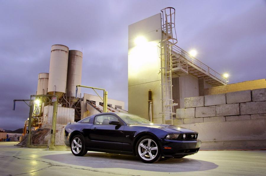  Ford Mustang GT 2010 года  (фото 43 из 213)